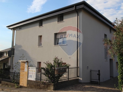 Bilocale in Via dante alighieri, Almenno San Salvatore, 1 bagno, 45 m²