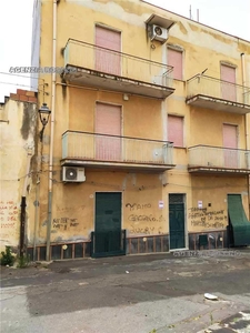 Casa Bi - Trifamiliare in Vendita a Adrano Via Borgo