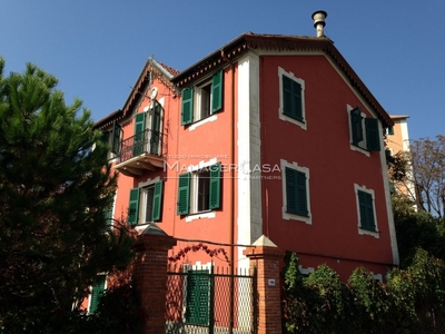 Casa Bi - Trifamiliare in Vendita a Ceranesi via Gaiazza