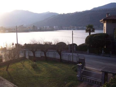 Casa Bi - Trifamiliare in Vendita a Porto Ceresio Centro Paese fronte lago