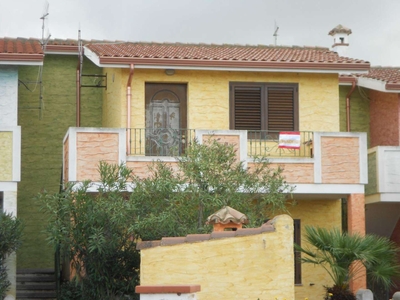 Casa Bi - Trifamiliare in Vendita a Sant'Anna Arresi