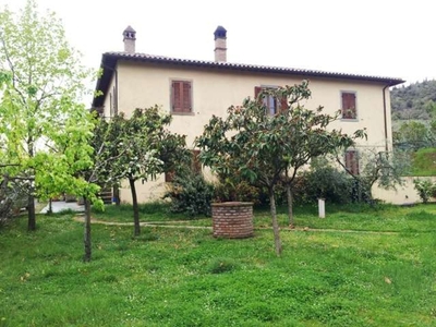 Casa colonica a Cortona, 15 locali, giardino privato, 450 m²