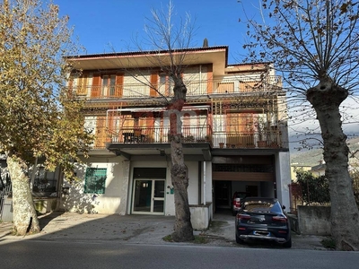 Casa indipendente a Baiano, 12 locali, 5 bagni, con box, 500 m²