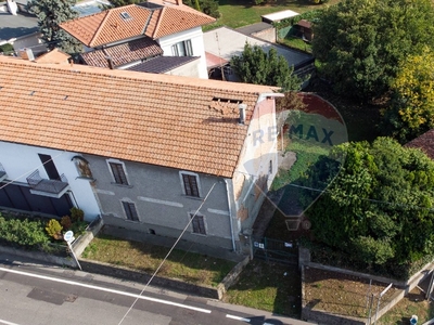 Casa indipendente a Capriate San Gervasio, 5 locali, 1 bagno, con box