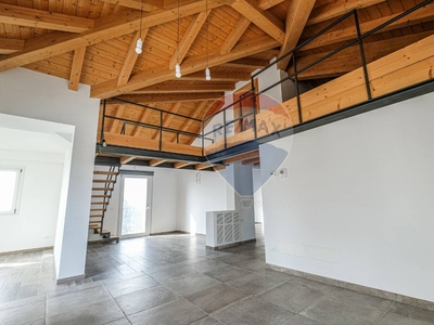 Loft a Caprino Bergamasco, 4 locali, 2 bagni, giardino privato, 135 m²