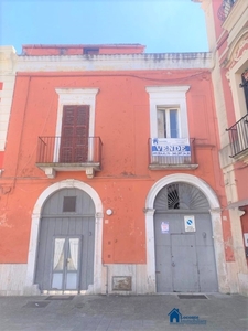 Casa indipendente a Capurso, 4 locali, 1 bagno, 200 m², multilivello