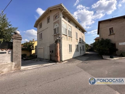 Casa indipendente a Cazzago San Martino, 8 locali, 3 bagni, con box