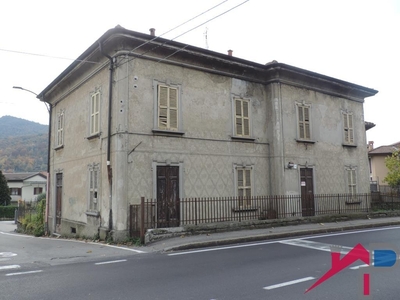 Casa indipendente a Cisano Bergamasco, 12 locali, 2 bagni, 330 m²