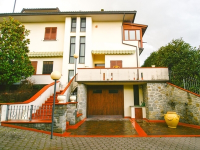 Casa indipendente a Foiano della Chiana, 5 locali, 2 bagni, 1300 m²