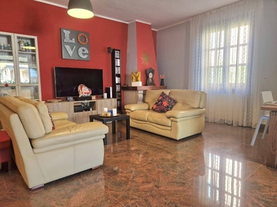 Casa indipendente a Lauro, 7 locali, 5 bagni, giardino privato, 350 m²