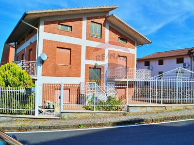 Casa indipendente a Pago Veiano, 13 locali, 3 bagni, giardino privato
