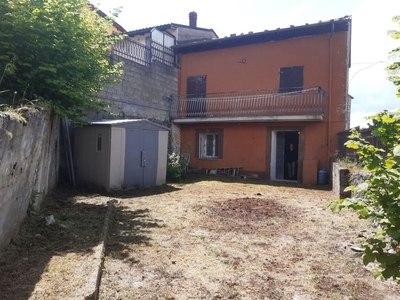 Casa indipendente a Tagliacozzo, 5 locali, 1 bagno, 70 m² in vendita