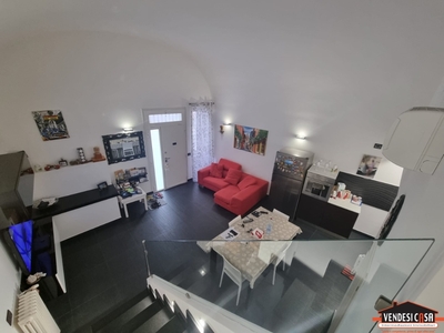 Casa indipendente ad Adelfia, 2 locali, 2 bagni, 65 m², multilivello