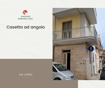 Casa indipendente ad Altamura, 4 locali, 2 bagni, 70 m², terrazzo