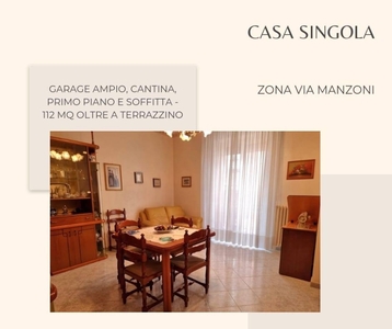 Casa indipendente ad Altamura, 5 locali, 2 bagni, 90 m², 1° piano