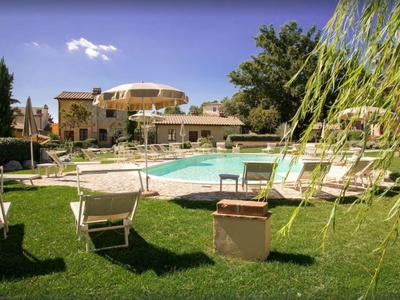 Casa indipendente con giardino a Gambassi Terme