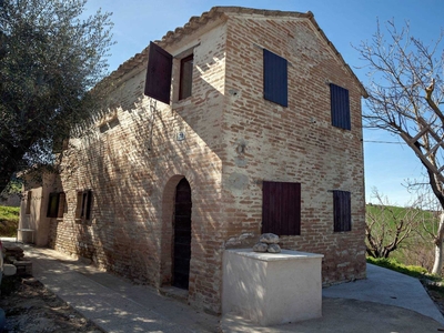 Casa indipendente in Affitto a Via Rivo