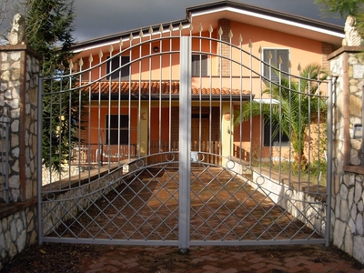 Casa indipendente in Castelvenere via fontana delle selve, 12 locali