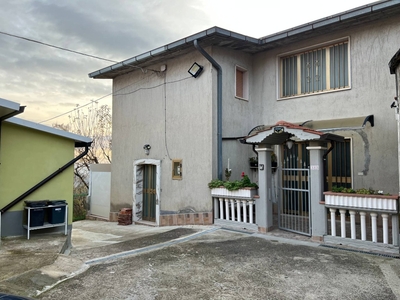 Casa indipendente in Contrada torana, Ariano Irpino, 6 locali, 2 bagni