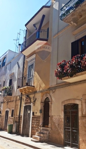 Casa indipendente in Corso Umberto I, Toritto, 4 locali, 2 bagni