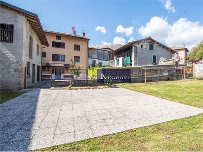 Casa indipendente in Fantoni, Onore, 10 locali, 3 bagni, garage