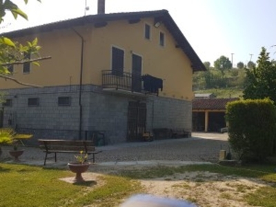 Casa indipendente in FRAZIONE SAN PIETRO, San Damiano d'Asti, 8 locali
