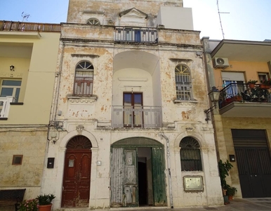 Casa indipendente in Largo Garibaldi 18, Valenzano, 9 locali, 3 bagni