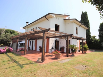 Casa indipendente in Vendita a Capannori Via S. Donnino