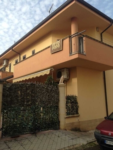Casa indipendente in Vendita a Cassano all'Ionio via Eduardo Galli