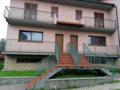 Casa indipendente in Vendita a Castelnuovo Cilento Velina