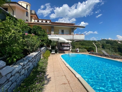 Casa indipendente in Vendita a Castelnuovo Magra Via Montecchio