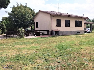 Casa indipendente in Vendita a Castiglione del Lago Via di Lisciano