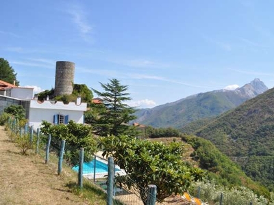 Casa indipendente in Vendita a Fivizzano Viano