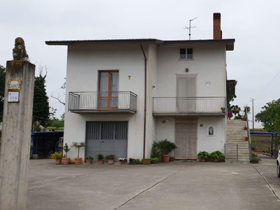 Casa indipendente in Vendita a Mirabella Eclano via Iscalonga