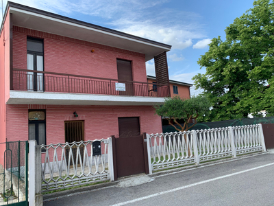 Casa indipendente in Vendita a Misano di Gera d'Adda Via Matteotti