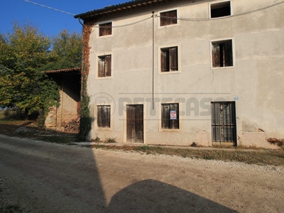 Casa indipendente in Vendita a Montebello Vicentino Contrada Agugliana