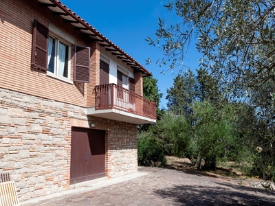 Casa indipendente in Vendita a Perugia Via del Bando