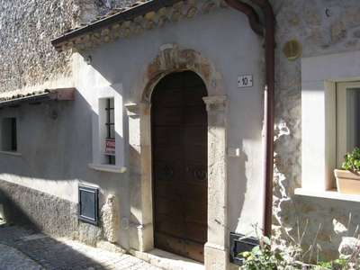 Casa indipendente in Vendita a Roccacasale Borgo Alto