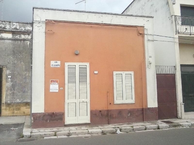 Casa indipendente in Vendita a Squinzano via Campi 54