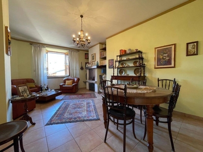 Casa indipendente in Via Colle, San Demetrio ne' Vestini, 5 locali