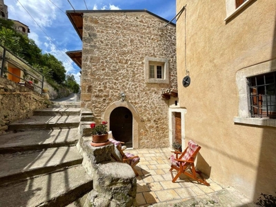 Casa indipendente in Via dei Mori, Navelli, 5 locali, 2 bagni, 220 m²