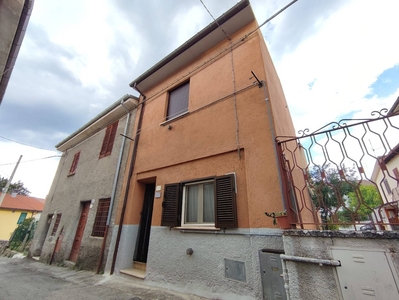 Casa indipendente in Via della Piazzetta, Pizzoli, 3 locali, 1 bagno