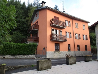 Casa indipendente in Via Europa, Berbenno, 12 locali, 6 bagni, garage