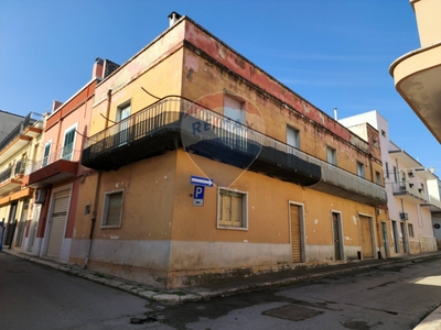 Casa indipendente in Via Garibaldi, Turi, 10 locali, con box, 300 m²