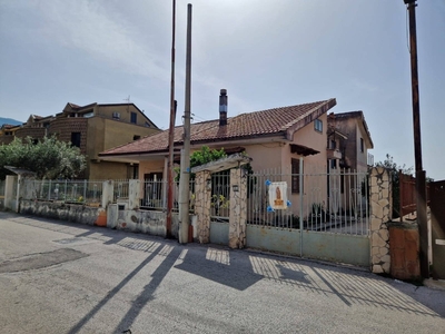 Casa indipendente in Via principe lancellotti, Lauro, 7 locali, 170 m²