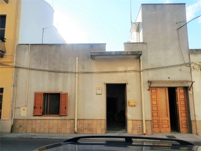 Casa indipendente in Via Risorgimento 16/18, Latiano, 4 locali, 170 m²