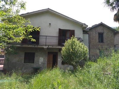 Casa indipendente in Via san leonardo snc, Civitella Roveto, 5 locali