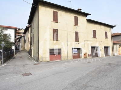 Casa indipendente in Via Valmora, Pontida, 14 locali, 4 bagni, con box