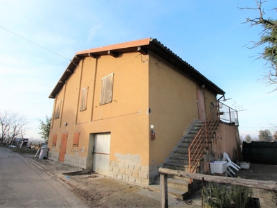 Casa indipendente in Via Volta, Valsamoggia, 6 locali, 1 bagno, garage