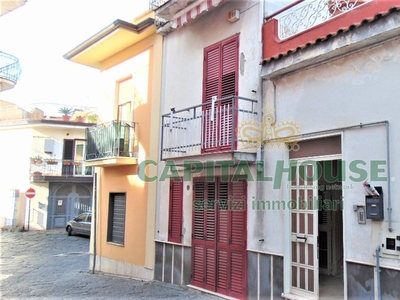 Casa semindipendente a Baiano, 3 locali, 2 bagni, 80 m², multilivello